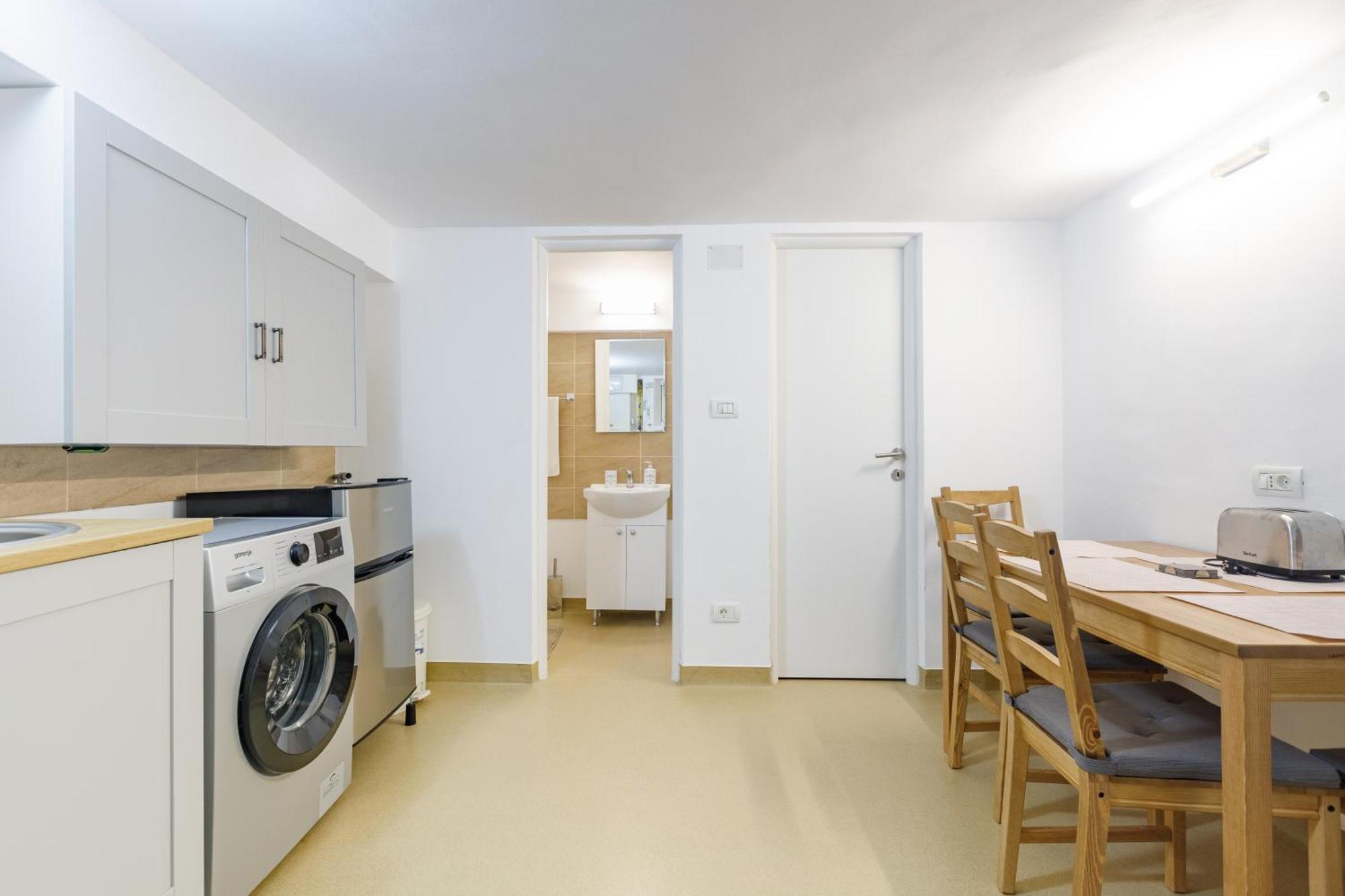 Modern Apartment *